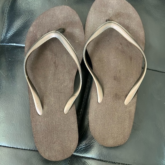 Women's Brown Flip Flop Sandals - Picture 11 of 12